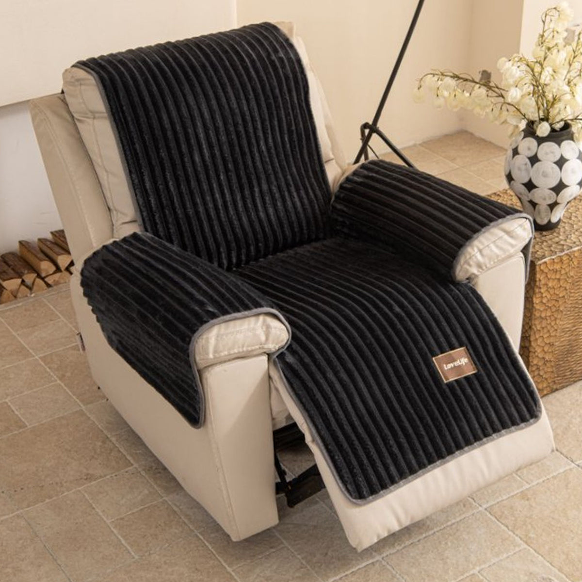 Housse de canapé à rayures pour fauteuil, détail de l'ourlet