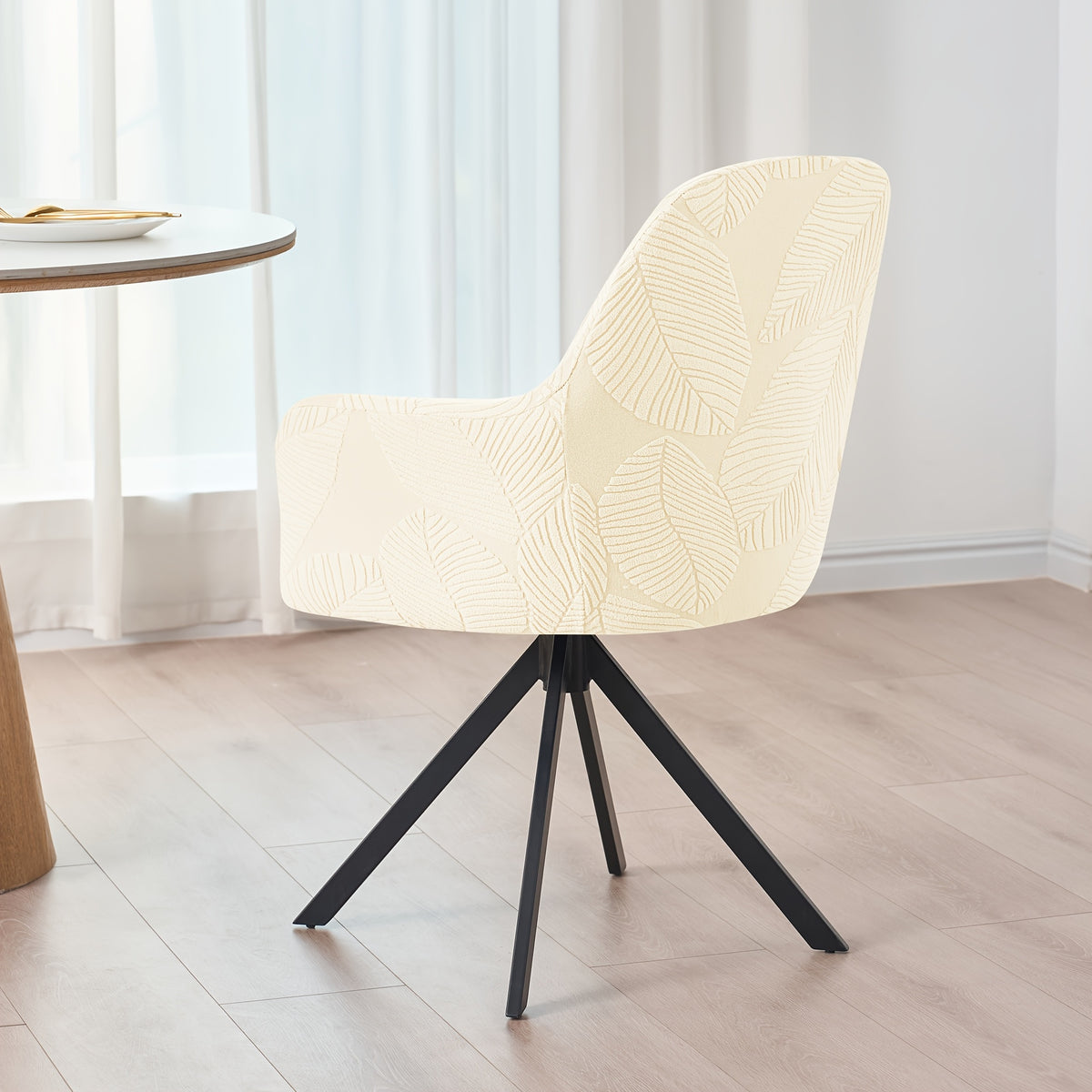 Housse de fauteuil extensible en polaire jacquard à motif feuillage, détail de l'ourlet