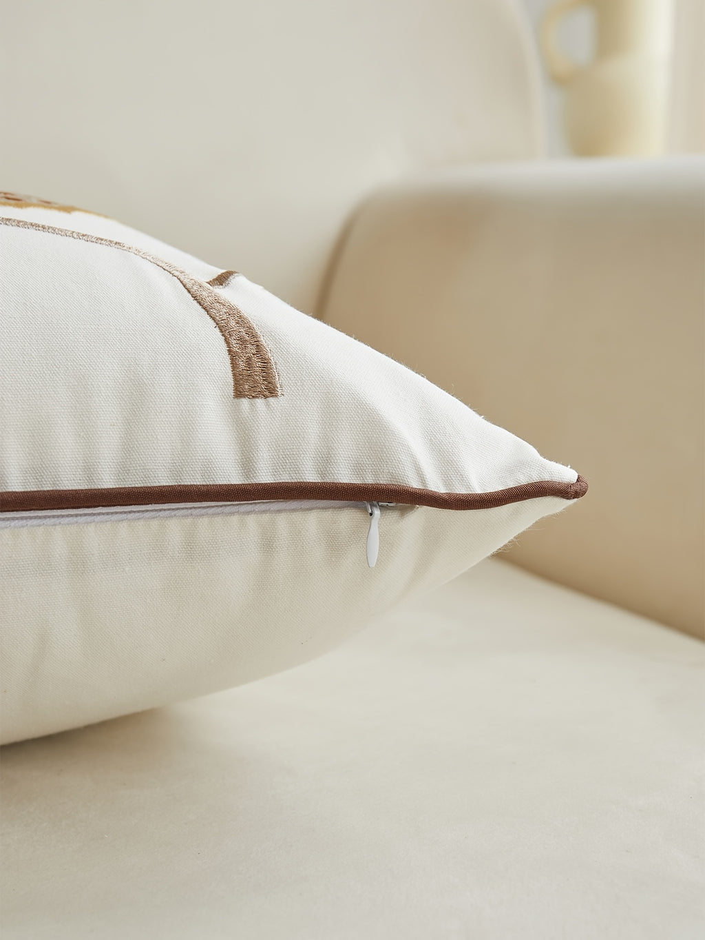 Housse de coussin d'esprit campagne, détail de la finition