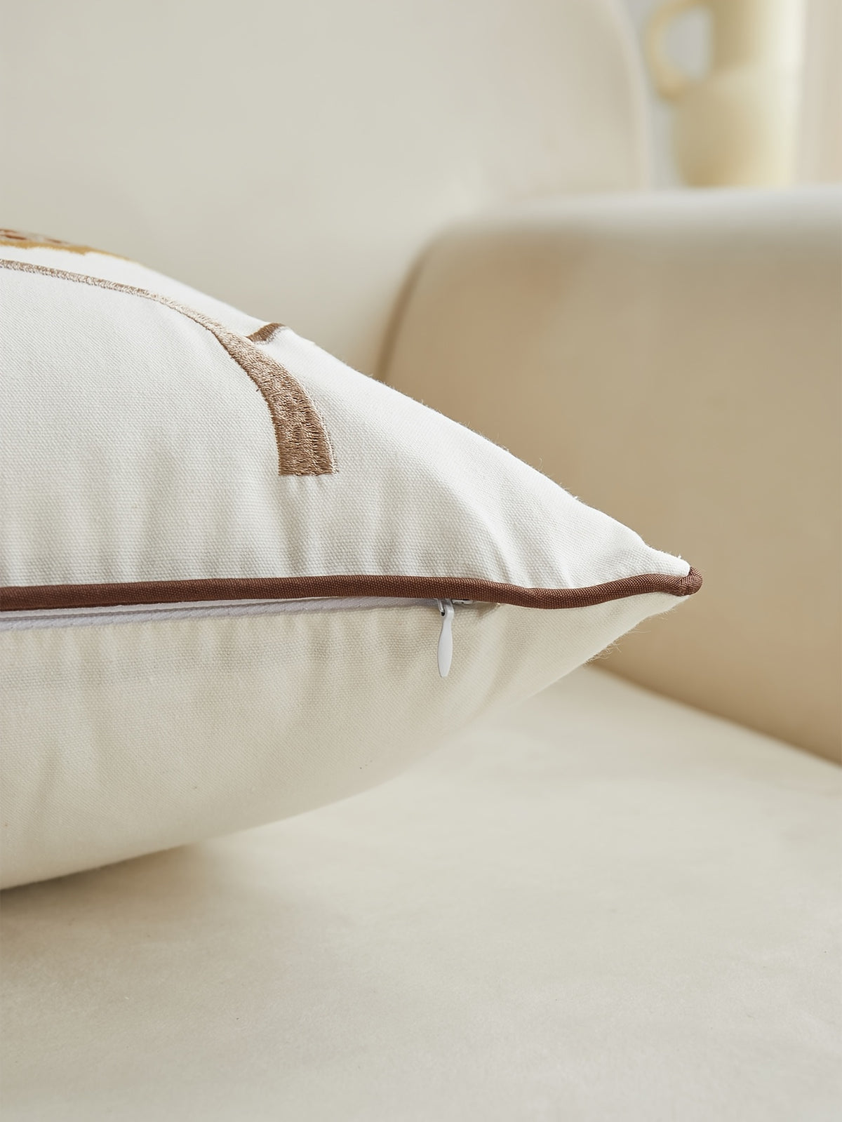 Housse de coussin d'esprit campagne, détail de la finition