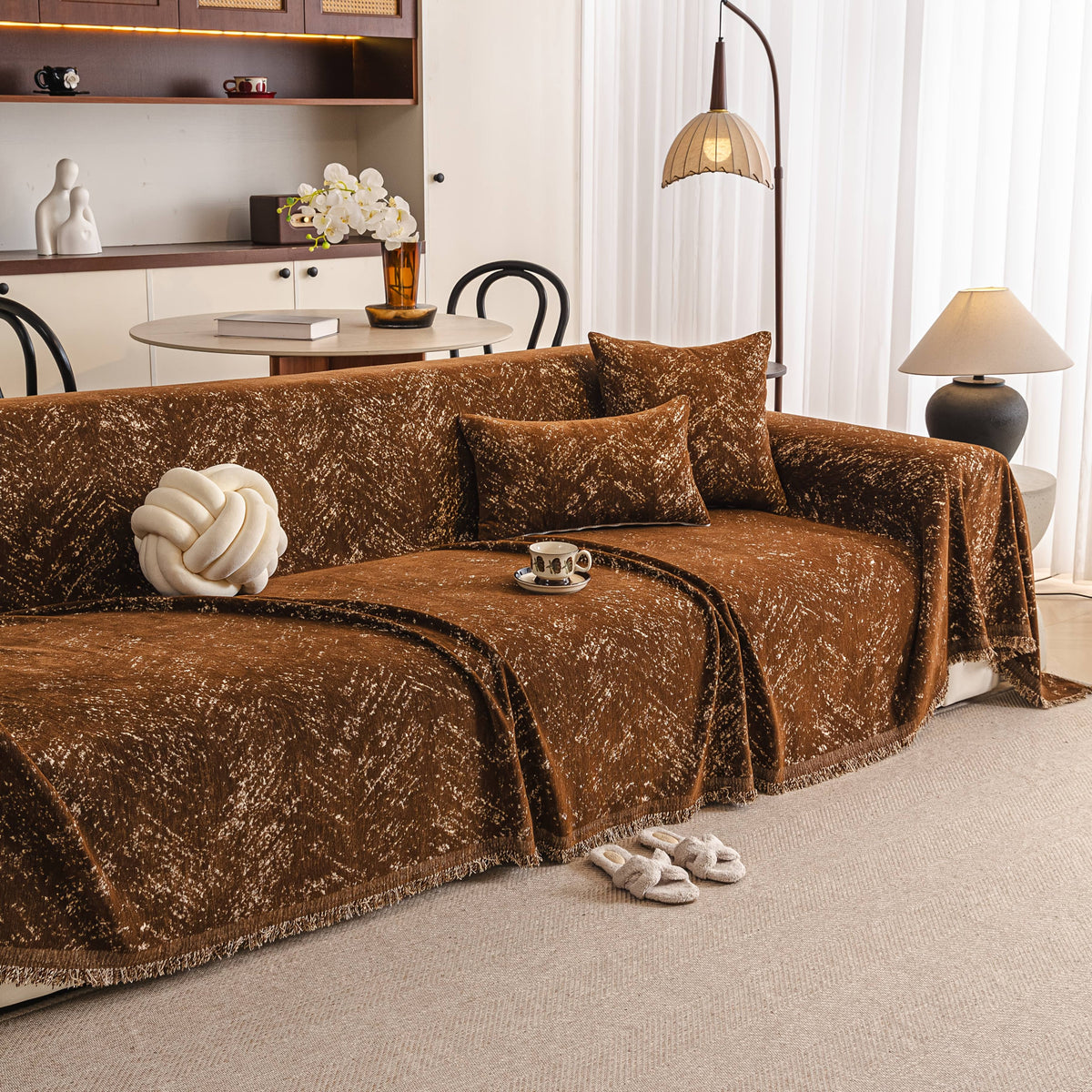 Housse de canapé épaisse en chenille jacquard antidérapante, détail de l'ourlet
