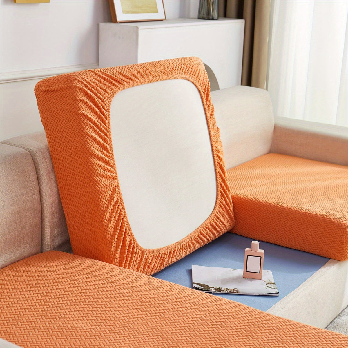 Housse de coussin extensible en polaire jacquard, détail de l'ourlet