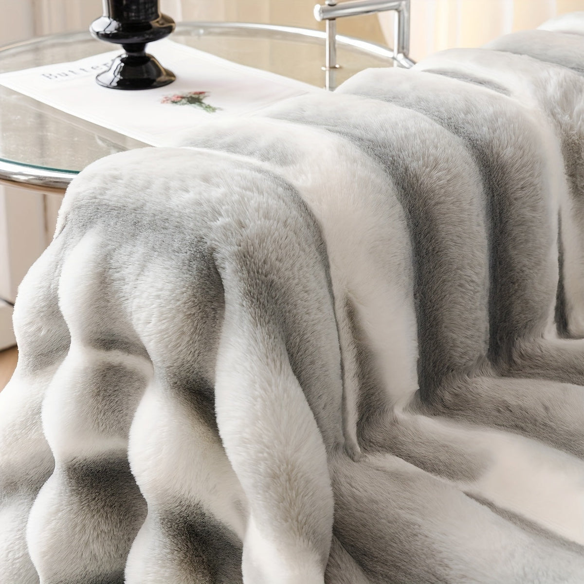 Housse de canapé en peluche, gros plan sur le tissu