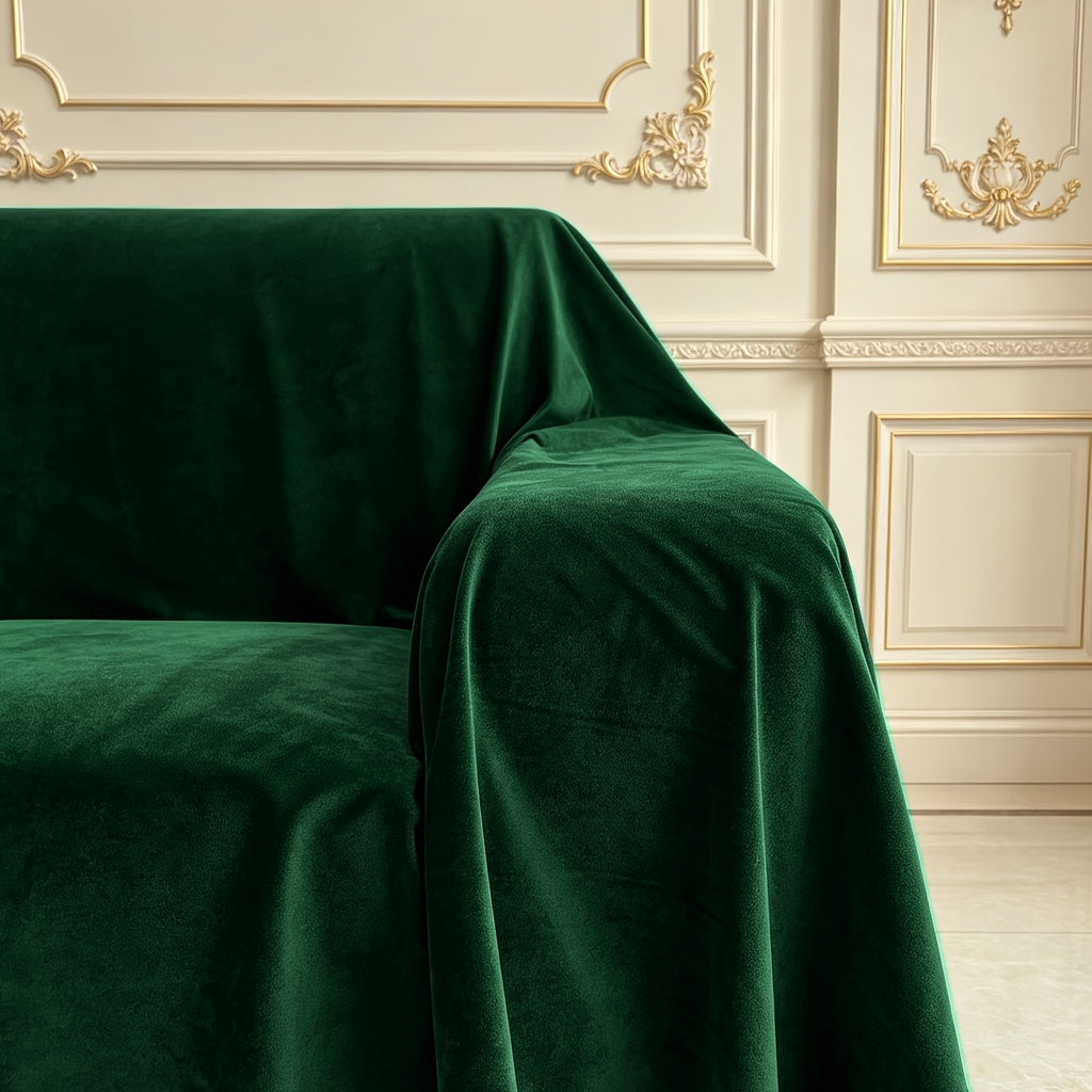 Housse de canapé épaisse en velours au rendu glamour, détail de l'ourlet