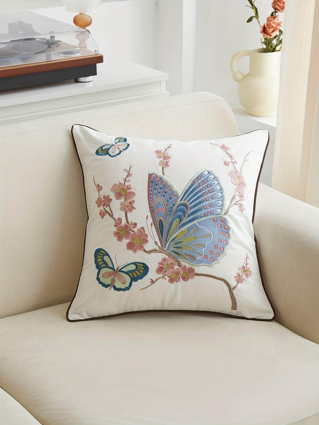 Housse de coussin d'esprit campagne, détail de l'ourlet