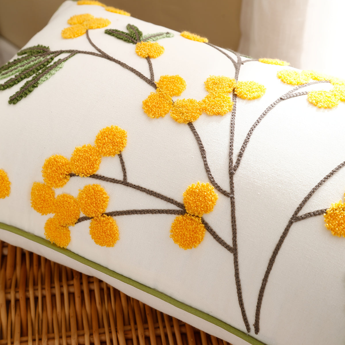 Housse de coussin en polyester à motif fleuri à fermeture éclair, détail de la finition