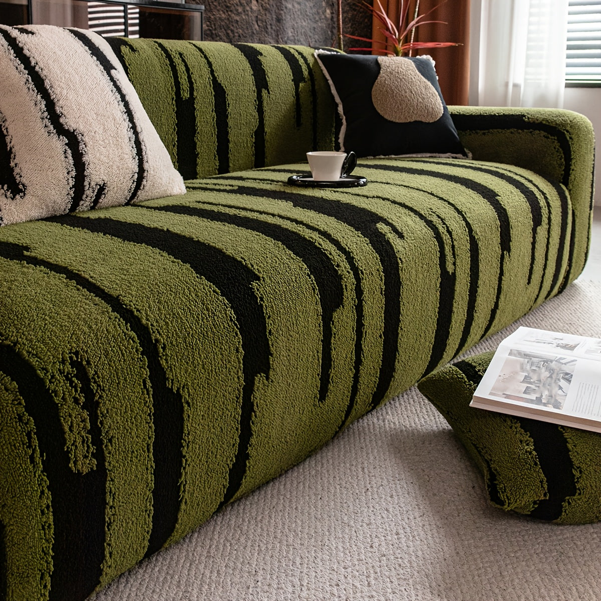 Housse de canapé en velours jacquard à motif géométrique d'esprit vintage, mise en situation