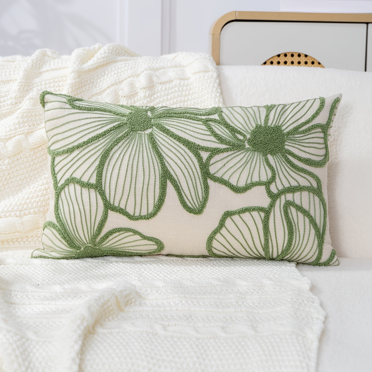 Housse de coussin en polyester à motif fleuri à fermeture éclair, mise en situation
