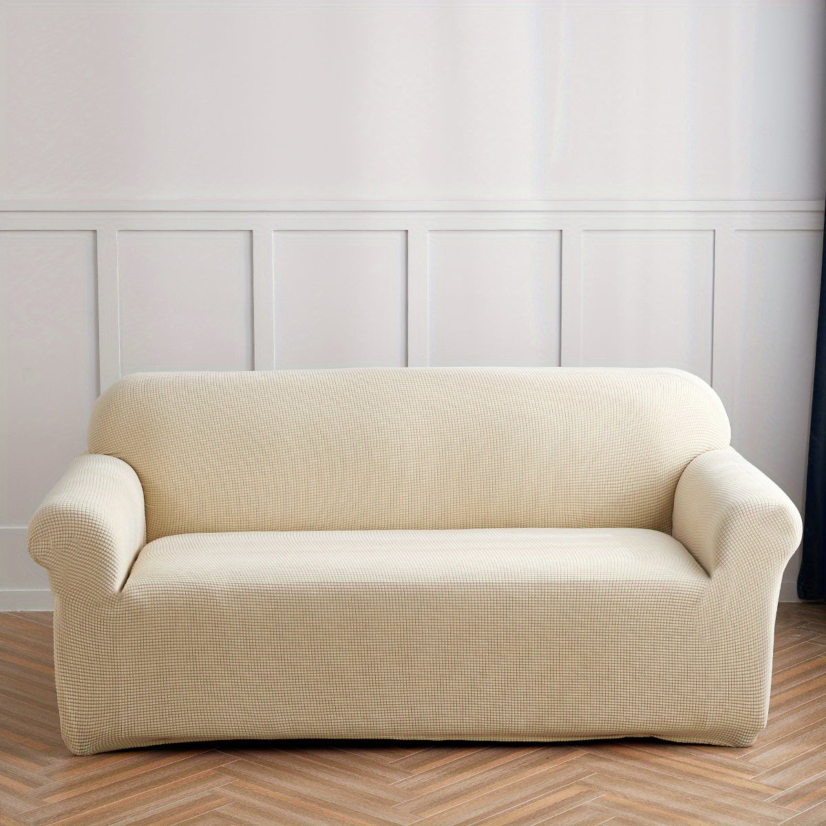 Housse de canapé extensible en polaire matelassée antidérapante, détail de l'ourlet