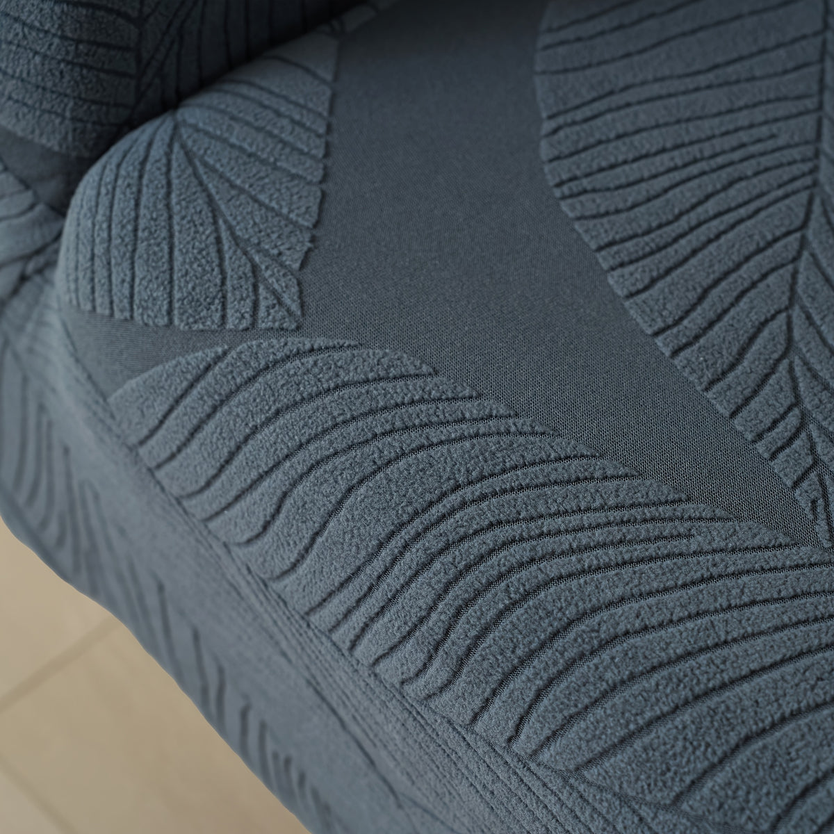 Housse de canapé extensible en polaire jacquard à motif feuillage, vue de dos