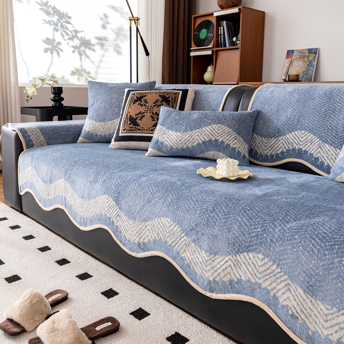 Housse de coussin en chenille à rayures antidérapante, gros plan sur le tissu