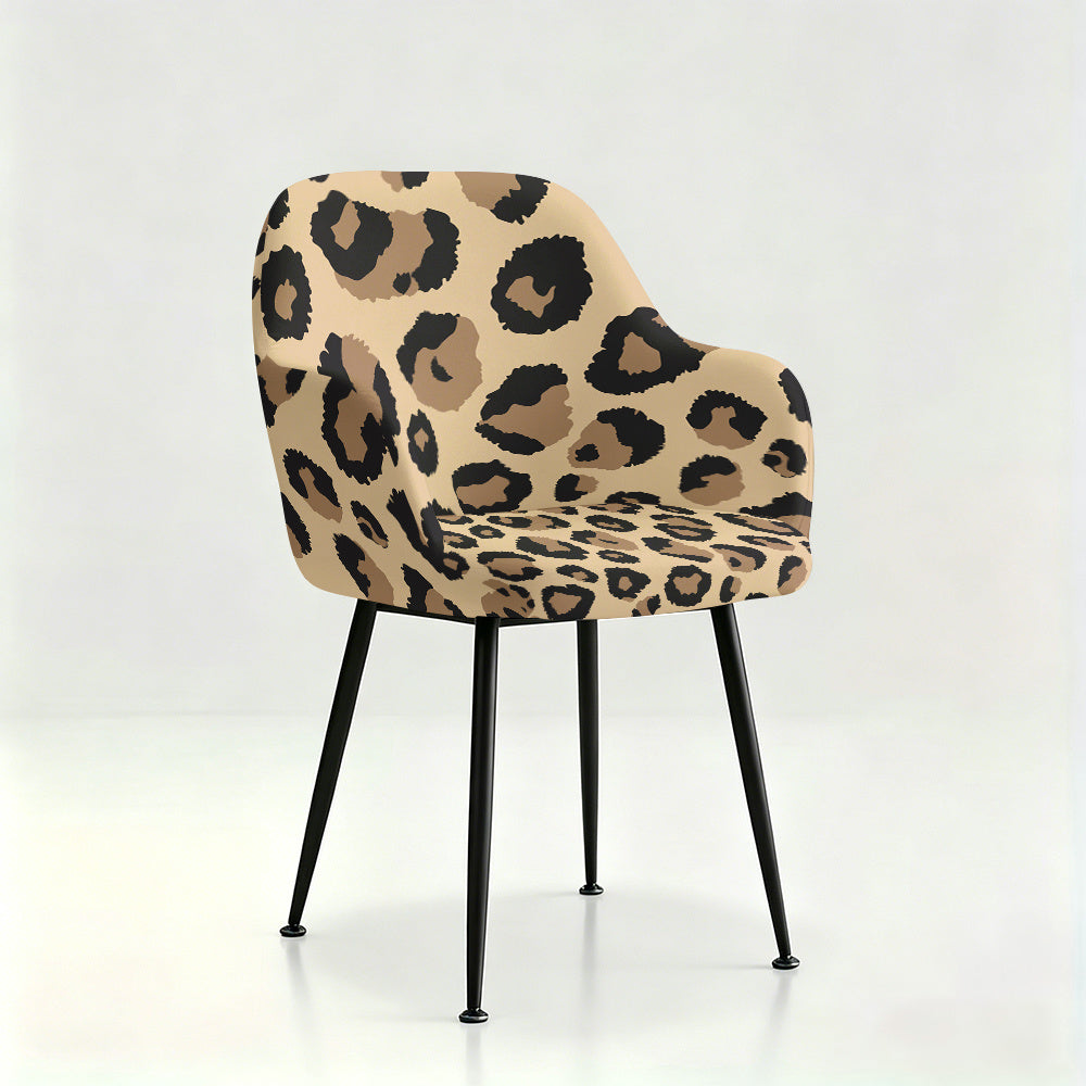 Housse de fauteuil extensible en fibre de lait imprimée à motif léopard, mise en situation