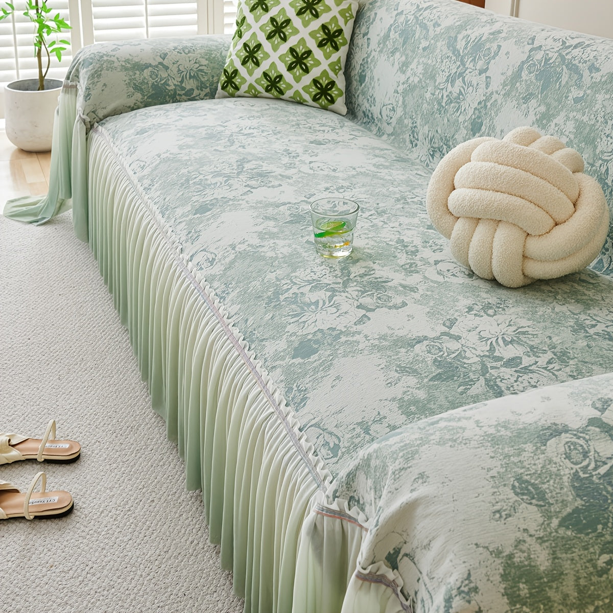 Housse de canapé épaisse en chenille jacquard à volants, gros plan sur le tissu
